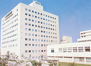 臨床医学棟とRI棟