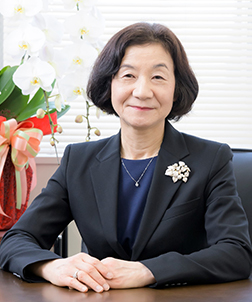 看護学部長 井上 ひとみ